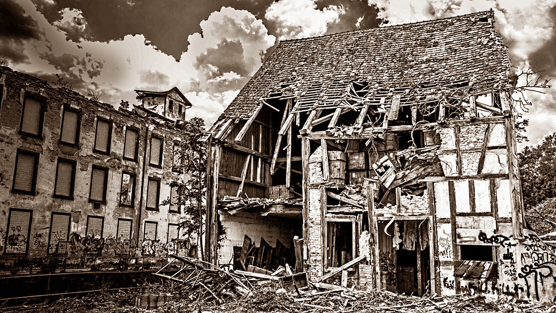 Много домов разрушено